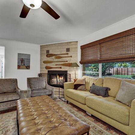 Luxury Lakefront Oasis With Boat Dock-Firepit McQueeney ภายนอก รูปภาพ